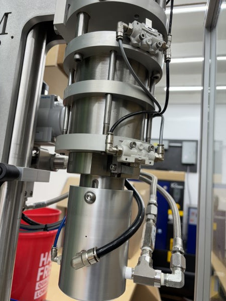 The pressure and crimping head